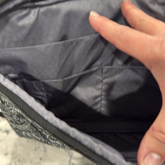 New with tag Vera Bradley crossbody laptop case Stellar Paisley - Picture 6 of 10